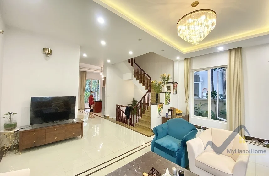 Xem ảnh 10: Ảnh 10: Biệt thự Vinhomes Riverside cho thuê, có tầng hầm và sân vườn
