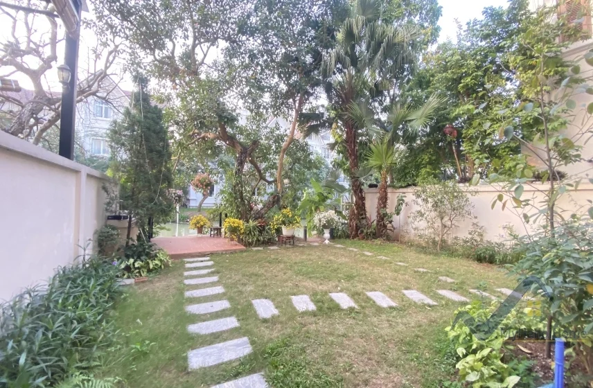 Xem ảnh 13: Ảnh 13: Biệt thự Vinhomes Riverside cho thuê, có tầng hầm và sân vườn