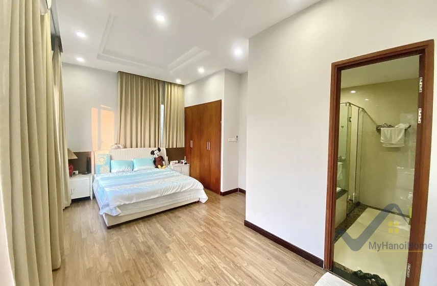 Xem ảnh 15: Ảnh 15: Biệt thự Vinhomes Riverside cho thuê, có tầng hầm và sân vườn