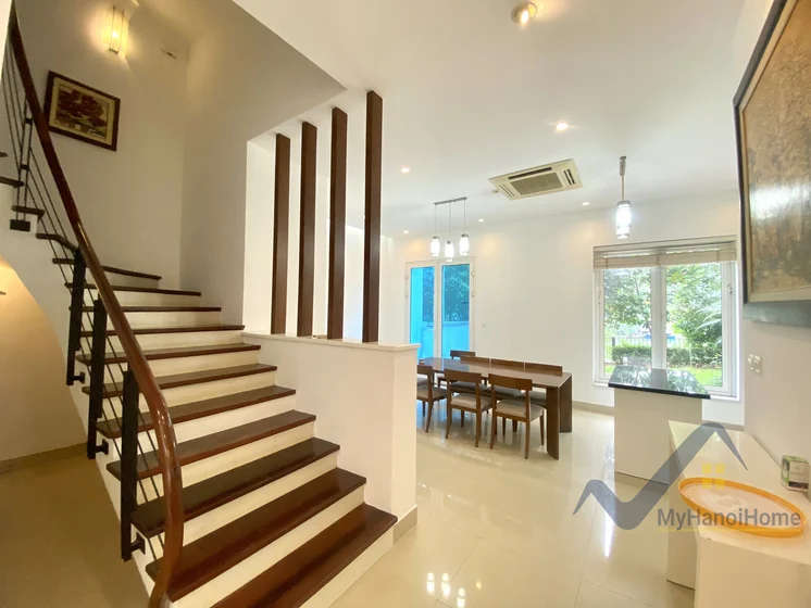 Xem ảnh 10: Ảnh 10: Biệt thự Vinhomes Riverside cho thuê đủ đồ 5PN