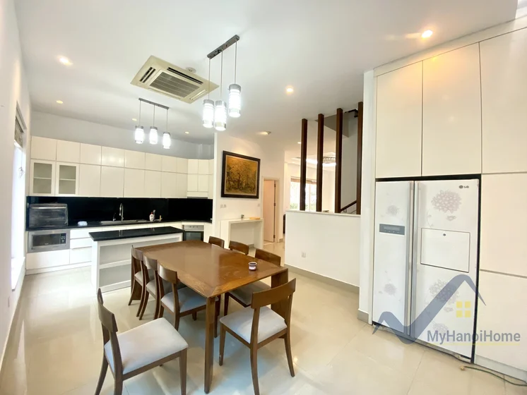 Xem ảnh 12: Ảnh 12: Biệt thự Vinhomes Riverside cho thuê đủ đồ 5PN