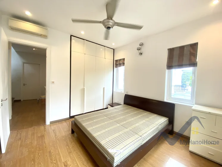 Xem ảnh 15: Ảnh 15: Biệt thự Vinhomes Riverside cho thuê đủ đồ 5PN