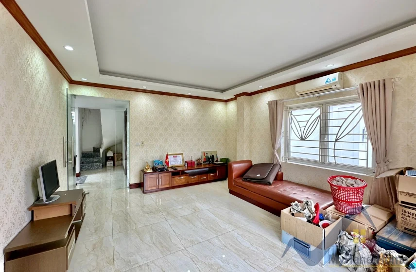 Xem ảnh 4: Ảnh 4: Biệt thự Vinhomes Riverside cho thuê đủ đồ gần vườn hoa