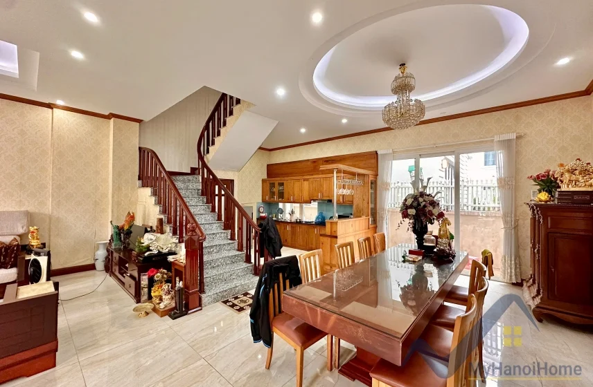 Xem ảnh 6: Ảnh 6: Biệt thự Vinhomes Riverside cho thuê đủ đồ gần vườn hoa