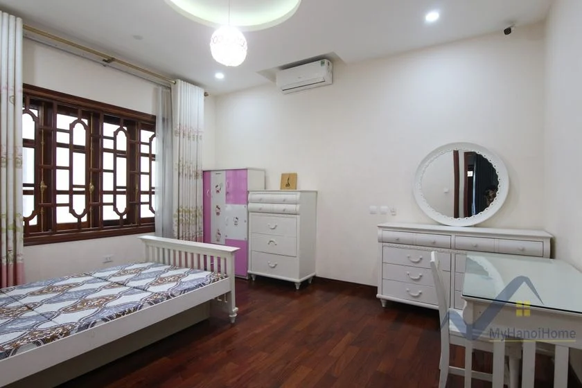 Xem ảnh 3: Ảnh 3: Biệt thự Vinhomes Riverside cho thuê gần trường BIS full đồ