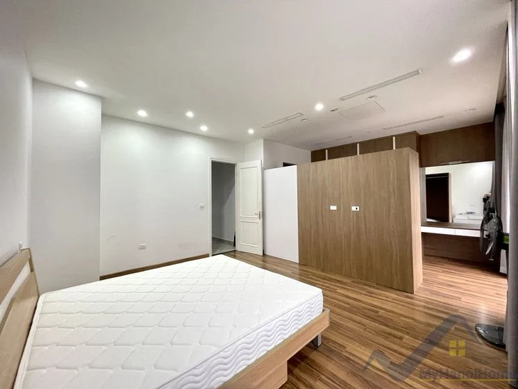 Xem ảnh 3: Ảnh 3: Căn biệt thự đơn lập cho thuê tại Vinhome Riverside đủ đồ