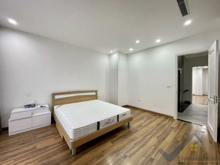 Xem ảnh 4: Ảnh 4: Căn biệt thự đơn lập cho thuê tại Vinhome Riverside đủ đồ