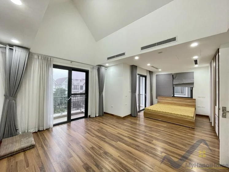 Xem ảnh 10: Ảnh 10: Căn biệt thự đơn lập cho thuê tại Vinhome Riverside đủ đồ