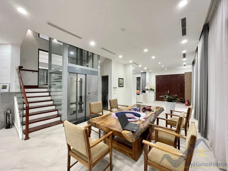 Xem ảnh 13: Ảnh 13: Căn biệt thự đơn lập cho thuê tại Vinhome Riverside đủ đồ