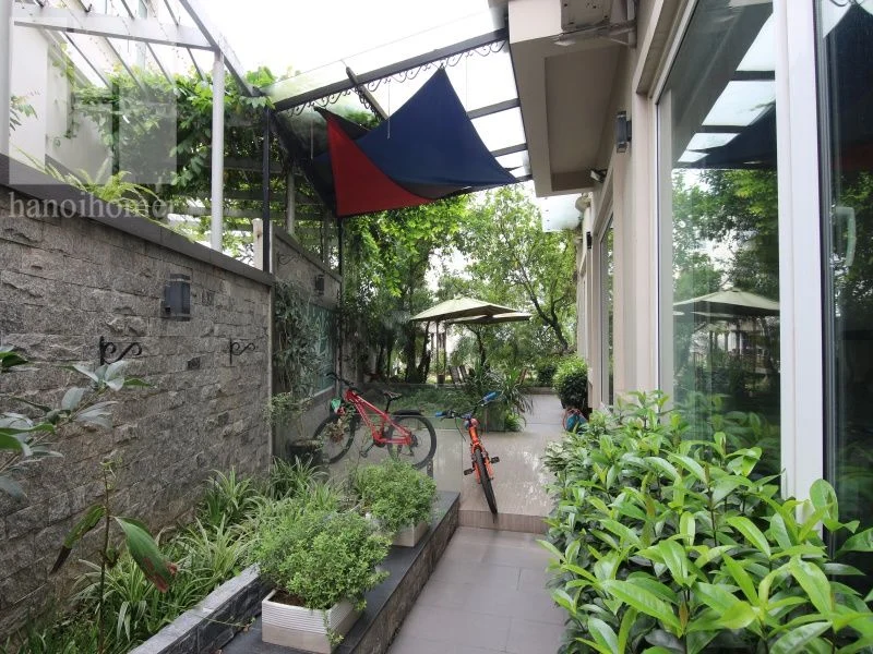 Xem ảnh 10: Ảnh 10: Cần cho thuê biệt thự Vinhome Riverside gần Almaz đủ đồ