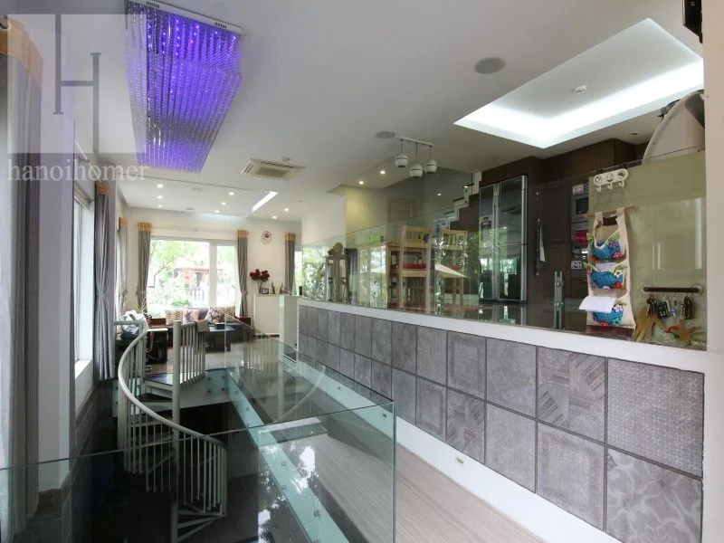 Xem ảnh 12: Ảnh 12: Cần cho thuê biệt thự Vinhome Riverside gần Almaz đủ đồ