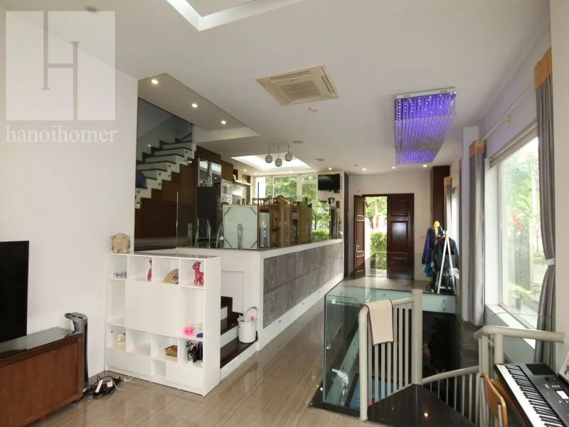 Xem ảnh 13: Ảnh 13: Cần cho thuê biệt thự Vinhome Riverside gần Almaz đủ đồ
