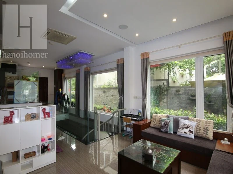 Xem ảnh 14: Ảnh 14: Cần cho thuê biệt thự Vinhome Riverside gần Almaz đủ đồ