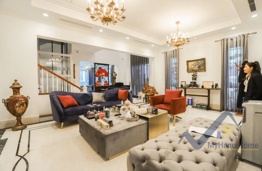 Xem ảnh 10: Ảnh 10: Cần cho thuê biệt thự Vinhomes Riverside, có thang máy full nội thất