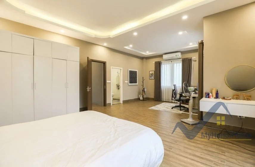 Xem ảnh 8: Ảnh 8: Cần cho thuê biệt thự Vinhomes Riverside đơn lập sân vườn rộng