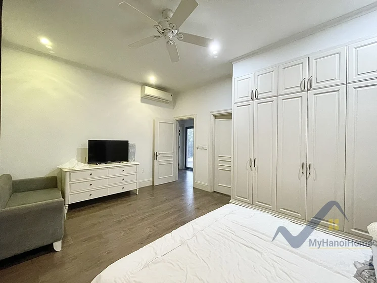 Xem ảnh 3: Ảnh 3: Cần cho thuê biệt thự Vinhomes Riverside gần BIS full nội thất