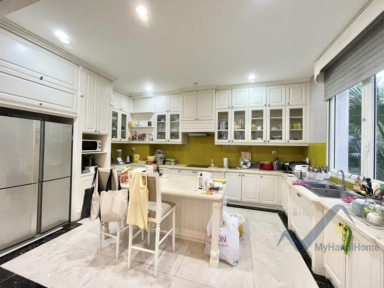 Xem ảnh 13: Ảnh 13: Cần cho thuê biệt thự Vinhomes Riverside gần BIS full nội thất
