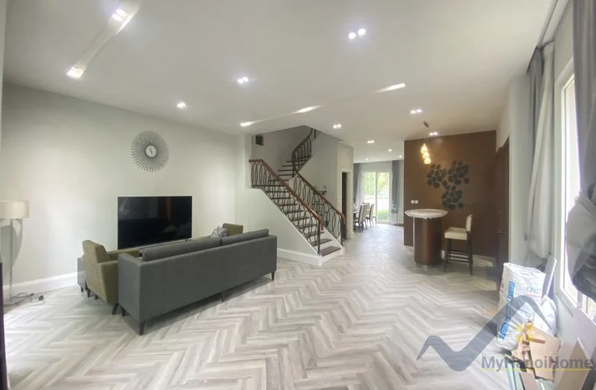 Xem ảnh 2: Ảnh 2: Cần thuê biệt thự Hoa Sữa Vinhomes Riverside gần sân Golf