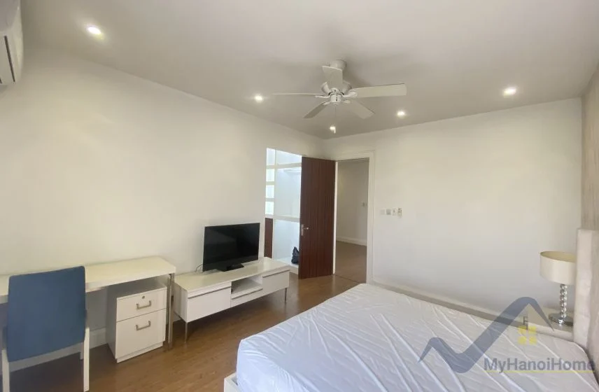 Xem ảnh 3: Ảnh 3: Cần thuê biệt thự Hoa Sữa Vinhomes Riverside gần sân Golf