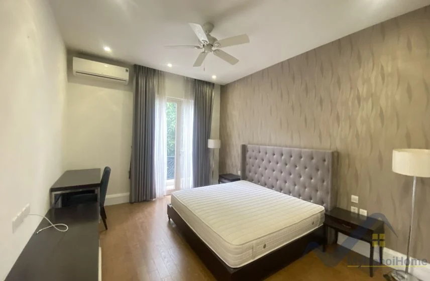 Xem ảnh 15: Ảnh 15: Cần thuê biệt thự Hoa Sữa Vinhomes Riverside gần sân Golf