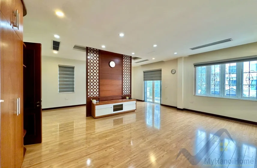 Xem ảnh 8: Ảnh 8: Cần thuê biệt thự Vinhomes Riverside Long Biên, 4PN có thang máy
