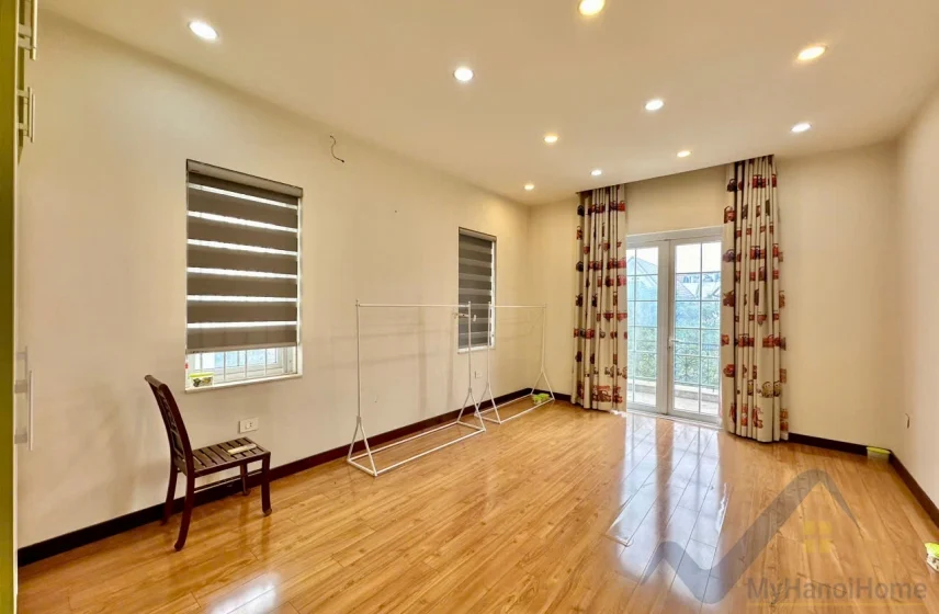 Xem ảnh 14: Ảnh 14: Cần thuê biệt thự Vinhomes Riverside Long Biên, 4PN có thang máy