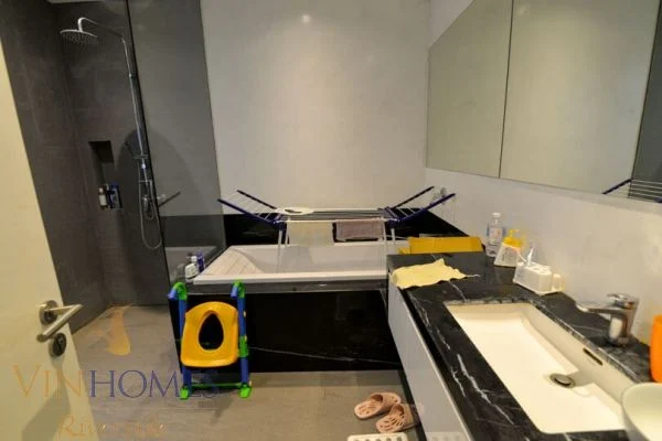Xem ảnh 7: Ảnh 7: Cho thuê biệt thự Bằng Lăng Vinhomes Riverside đủ đồ 4PN