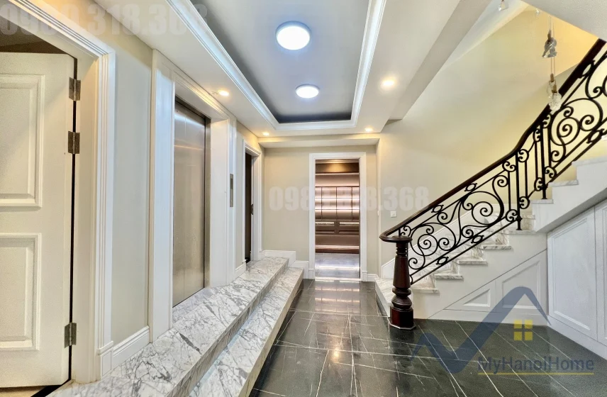 Xem ảnh 4: Ảnh 4: Cho thuê biệt thự căn góc Vinhomes Riverside có thang máy