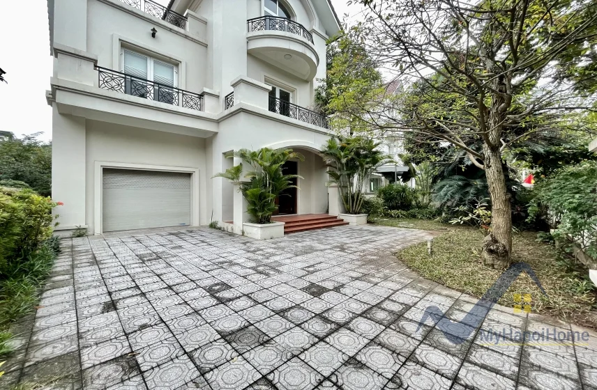 Xem ảnh 2: Ảnh 2: Cho thuê biệt thự đơn lập Vinhomes Riverside vườn rộng đủ đồ