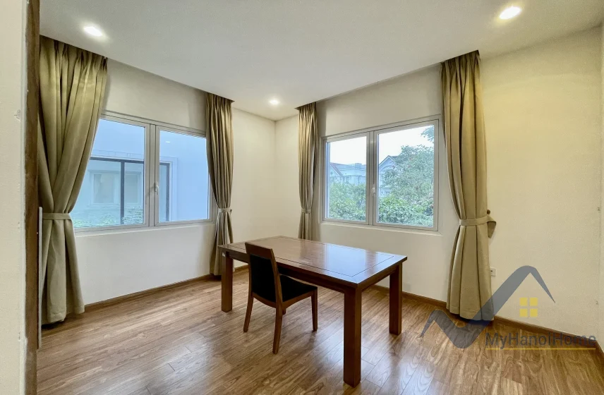 Xem ảnh 7: Ảnh 7: Cho thuê biệt thự đơn lập Vinhomes Riverside vườn rộng đủ đồ