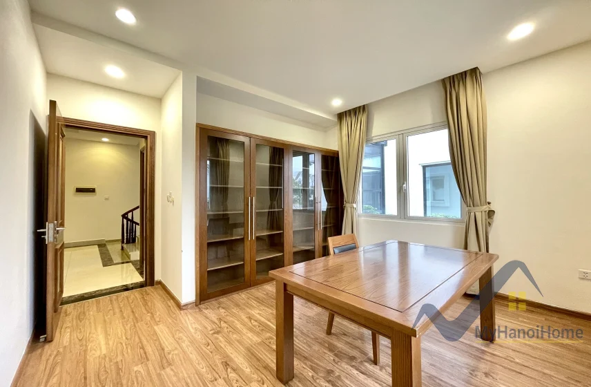 Xem ảnh 8: Ảnh 8: Cho thuê biệt thự đơn lập Vinhomes Riverside vườn rộng đủ đồ