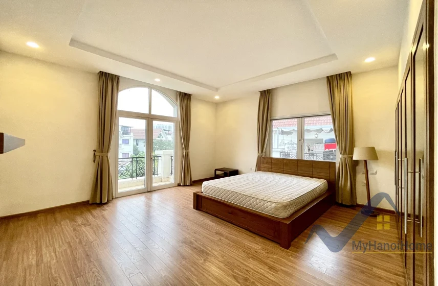 Xem ảnh 9: Ảnh 9: Cho thuê biệt thự đơn lập Vinhomes Riverside vườn rộng đủ đồ