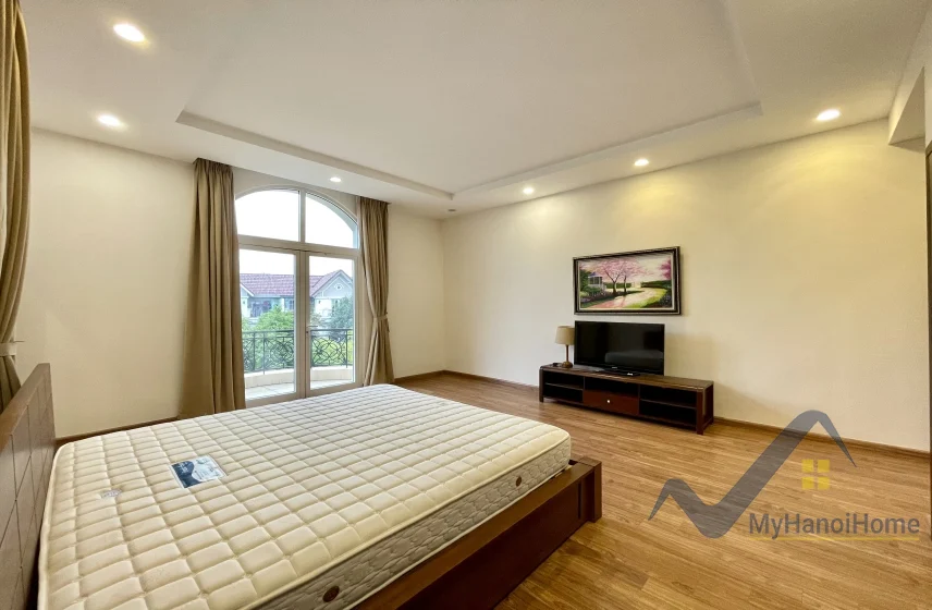 Xem ảnh 14: Ảnh 14: Cho thuê biệt thự đơn lập Vinhomes Riverside vườn rộng đủ đồ