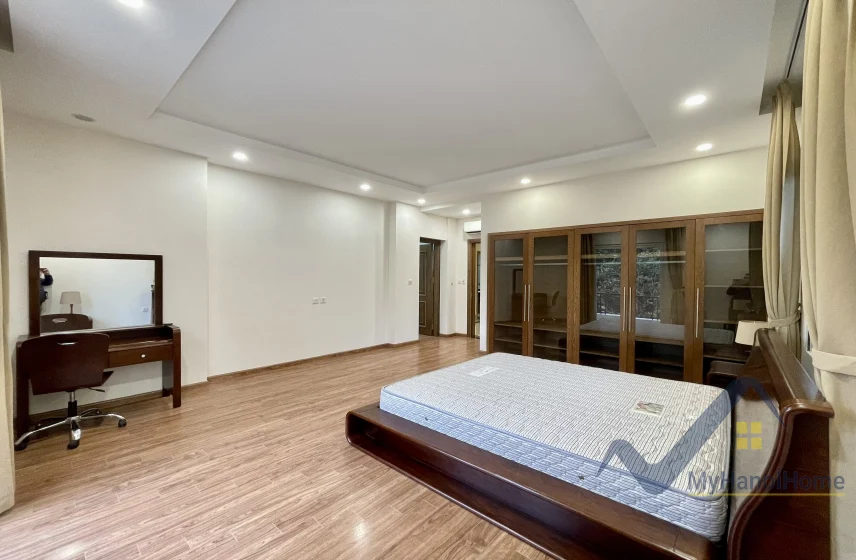 Xem ảnh 23: Ảnh 23: Cho thuê biệt thự đơn lập Vinhomes Riverside vườn rộng đủ đồ