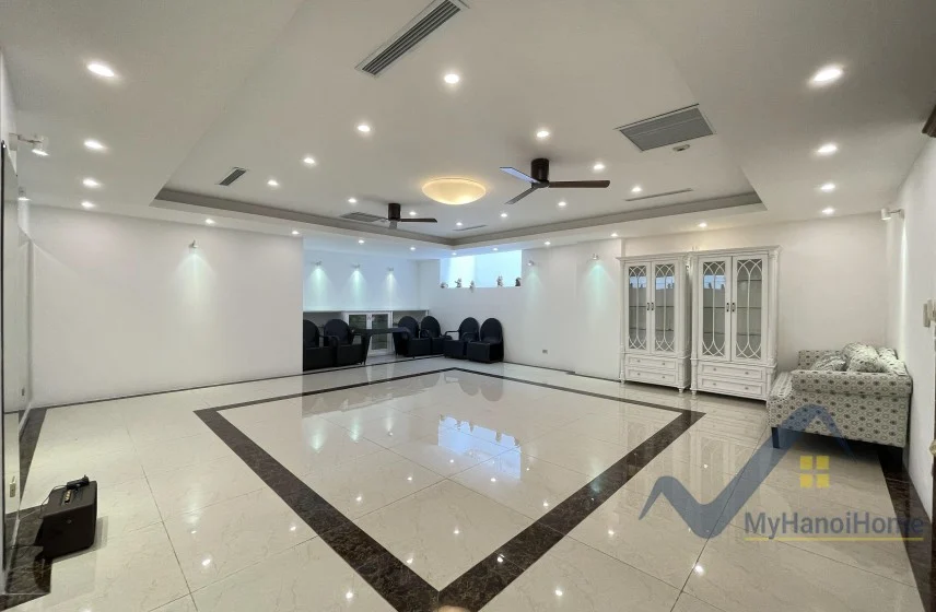 Xem ảnh 5: Ảnh 5: Cho thuê biệt thự Hoa Sữa Vinhomes Riverside gần bể bơi