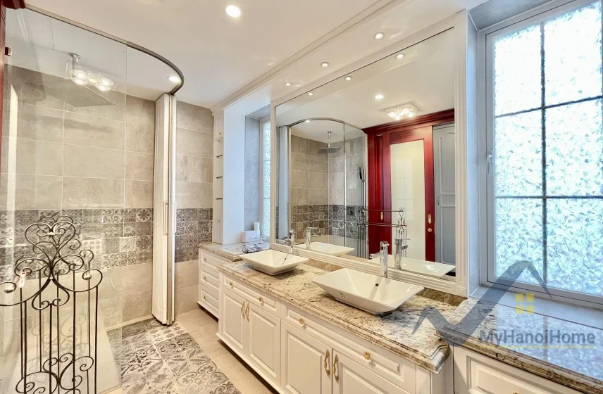 Xem ảnh 9: Ảnh 9: Cho thuê biệt thự Hoa Sữa Vinhomes Riverside gần bể bơi