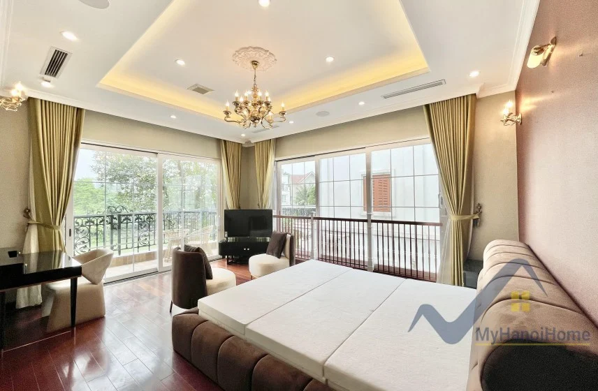 Xem ảnh 12: Ảnh 12: Cho thuê biệt thự Hoa Sữa Vinhomes Riverside gần bể bơi
