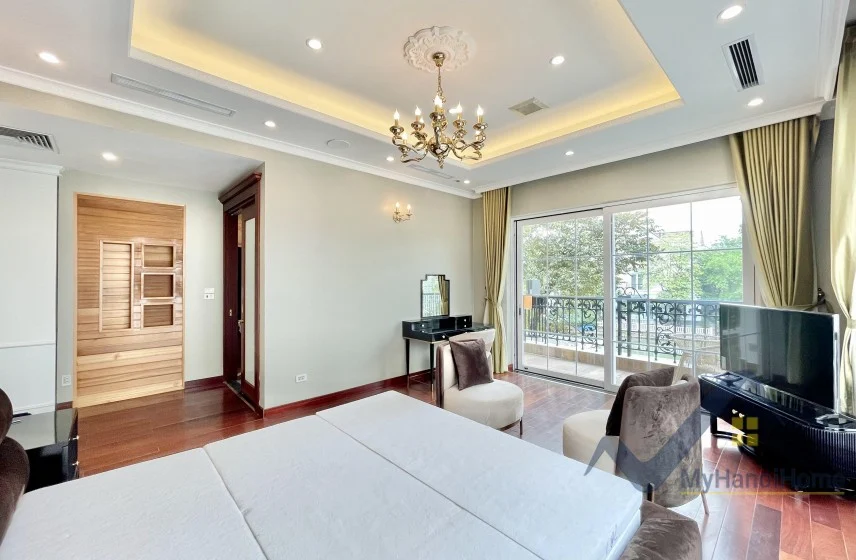 Xem ảnh 13: Ảnh 13: Cho thuê biệt thự Hoa Sữa Vinhomes Riverside gần bể bơi