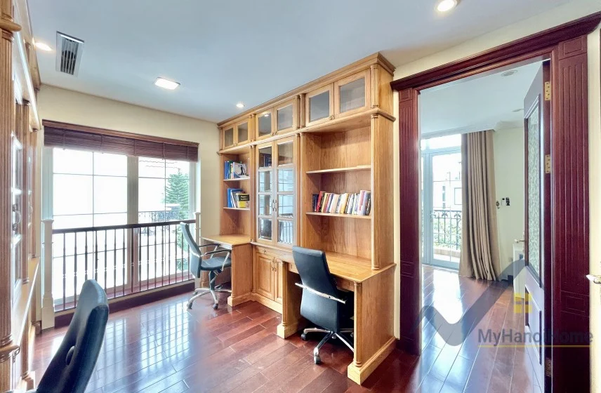 Xem ảnh 16: Ảnh 16: Cho thuê biệt thự Hoa Sữa Vinhomes Riverside gần bể bơi