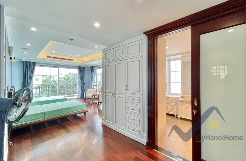 Xem ảnh 17: Ảnh 17: Cho thuê biệt thự Hoa Sữa Vinhomes Riverside gần bể bơi