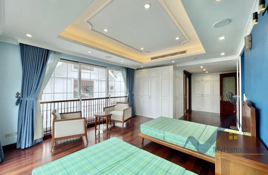 Xem ảnh 19: Ảnh 19: Cho thuê biệt thự Hoa Sữa Vinhomes Riverside gần bể bơi