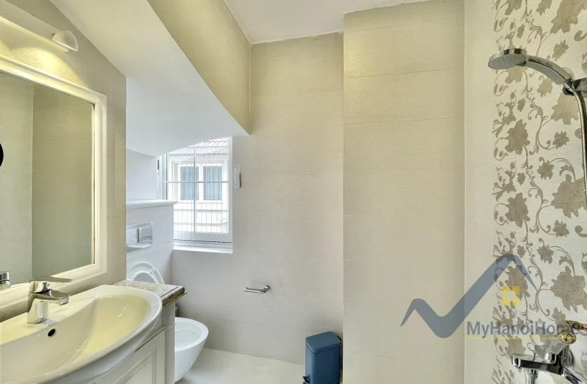 Xem ảnh 22: Ảnh 22: Cho thuê biệt thự Hoa Sữa Vinhomes Riverside gần bể bơi