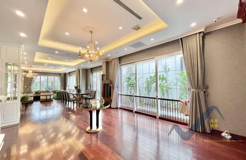 Xem ảnh 26: Ảnh 26: Cho thuê biệt thự Hoa Sữa Vinhomes Riverside gần bể bơi