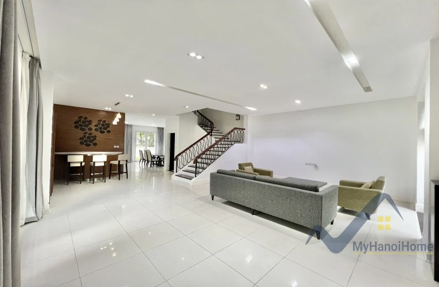 Xem ảnh 2: Ảnh 2: Cho thuê biệt thự Hoa Sữa Vinhomes Riverside, gần BIS, đủ đồ