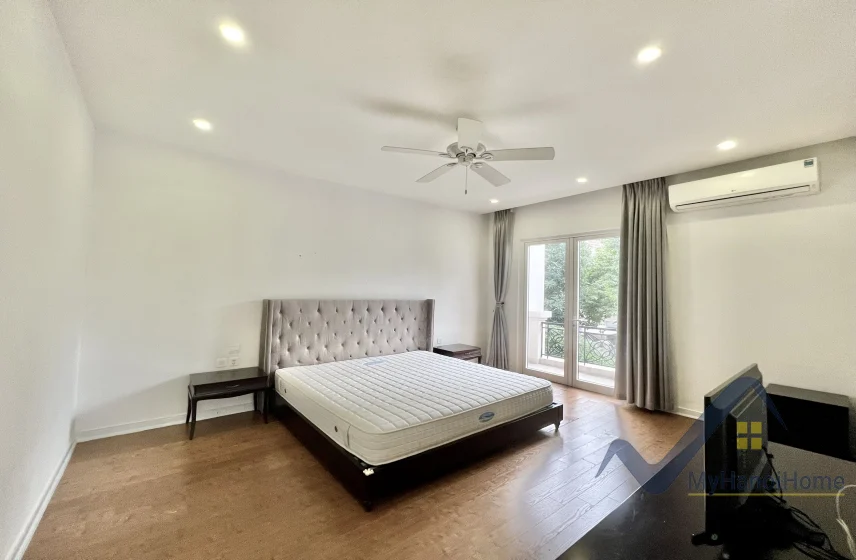 Xem ảnh 4: Ảnh 4: Cho thuê biệt thự Hoa Sữa Vinhomes Riverside, gần BIS, đủ đồ