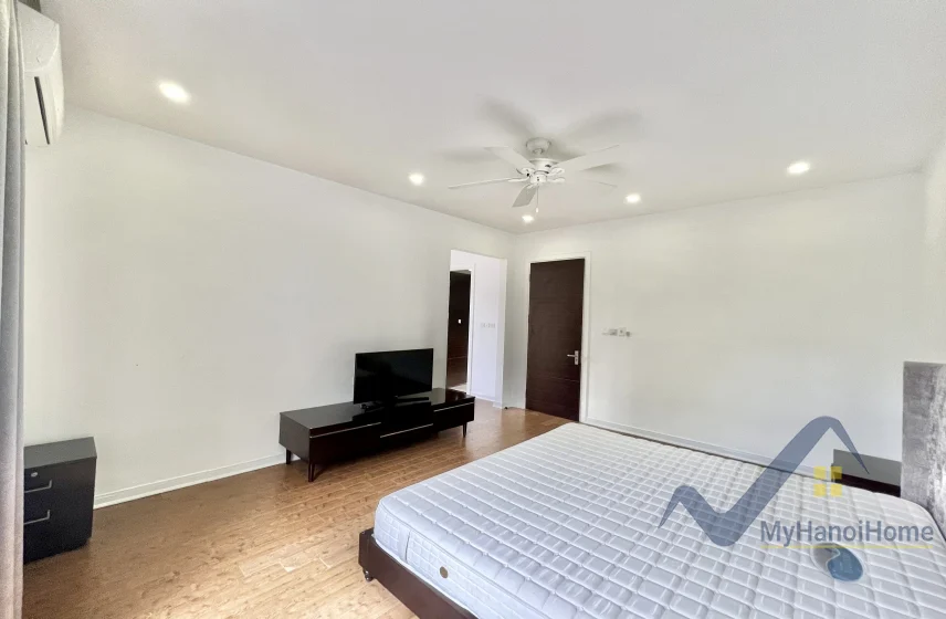 Xem ảnh 6: Ảnh 6: Cho thuê biệt thự Hoa Sữa Vinhomes Riverside, gần BIS, đủ đồ