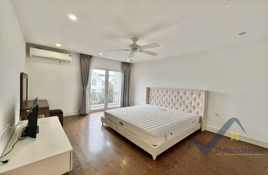 Xem ảnh 8: Ảnh 8: Cho thuê biệt thự Hoa Sữa Vinhomes Riverside, gần BIS, đủ đồ