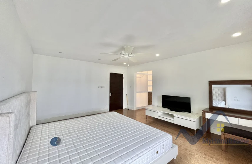 Xem ảnh 9: Ảnh 9: Cho thuê biệt thự Hoa Sữa Vinhomes Riverside, gần BIS, đủ đồ