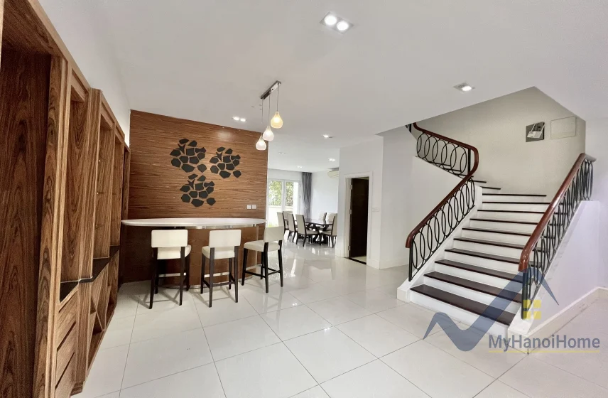 Xem ảnh 17: Ảnh 17: Cho thuê biệt thự Hoa Sữa Vinhomes Riverside, gần BIS, đủ đồ