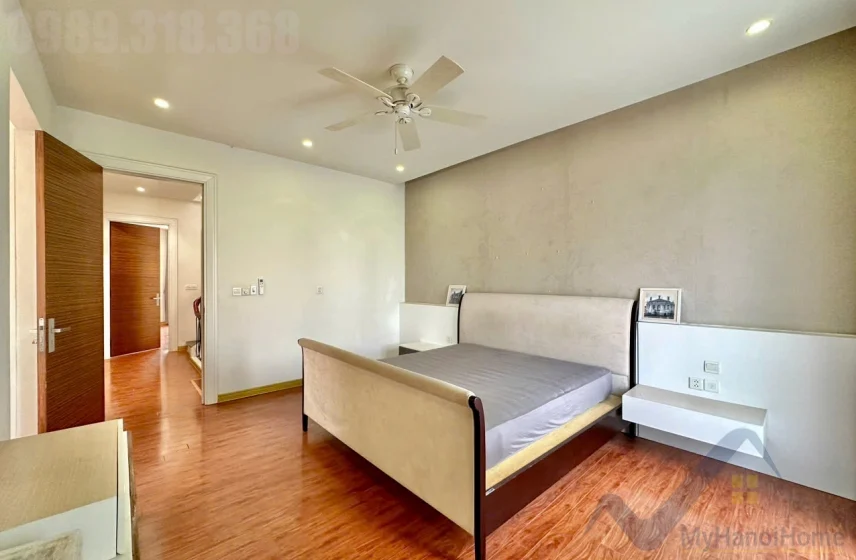 Xem ảnh 4: Ảnh 4: Cho thuê biệt thự song lập Vinhome Riverside, sân vườn full đồ